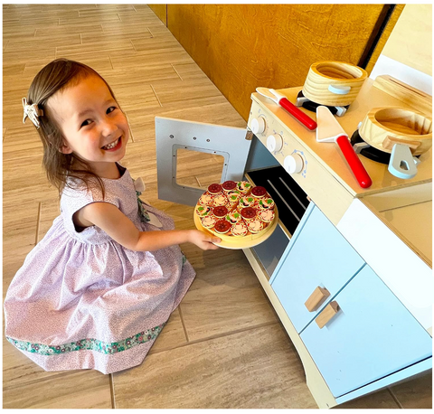 Montessoridays™ Wooden Pizza Set — play and product details