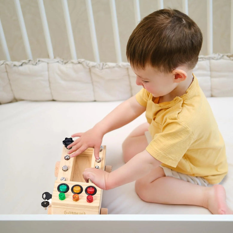 Camión de actividades con tablero sensorial Montessoridays™ — detalles de juego y producto